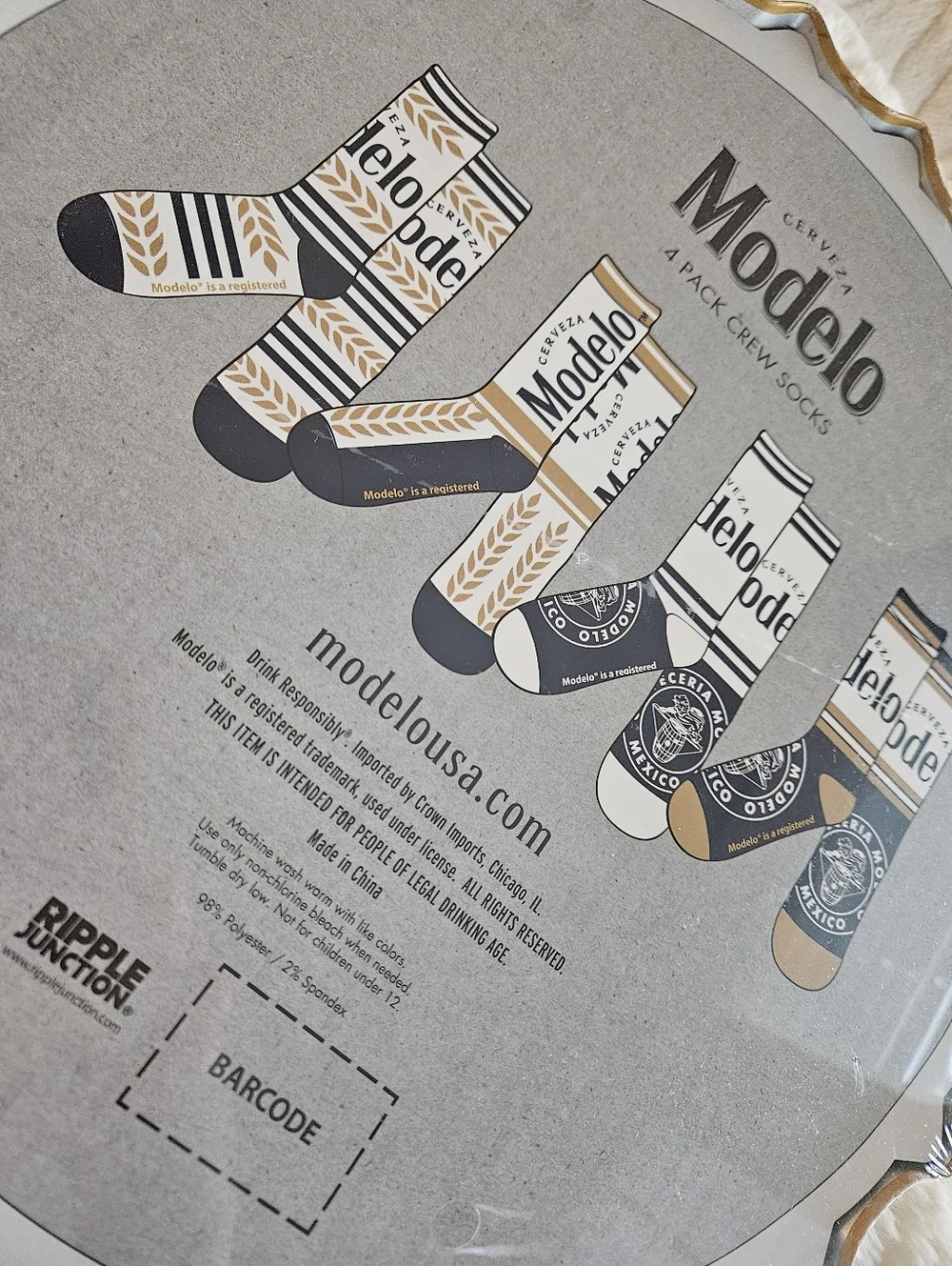 NEW Modelo Especial Gold Wall Sign And 4 Pairs Of Sock Set
